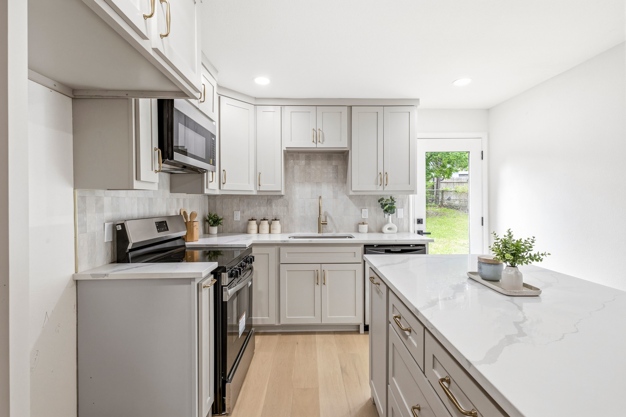 2528 Springvale Drive Farmers Branch TX 75234