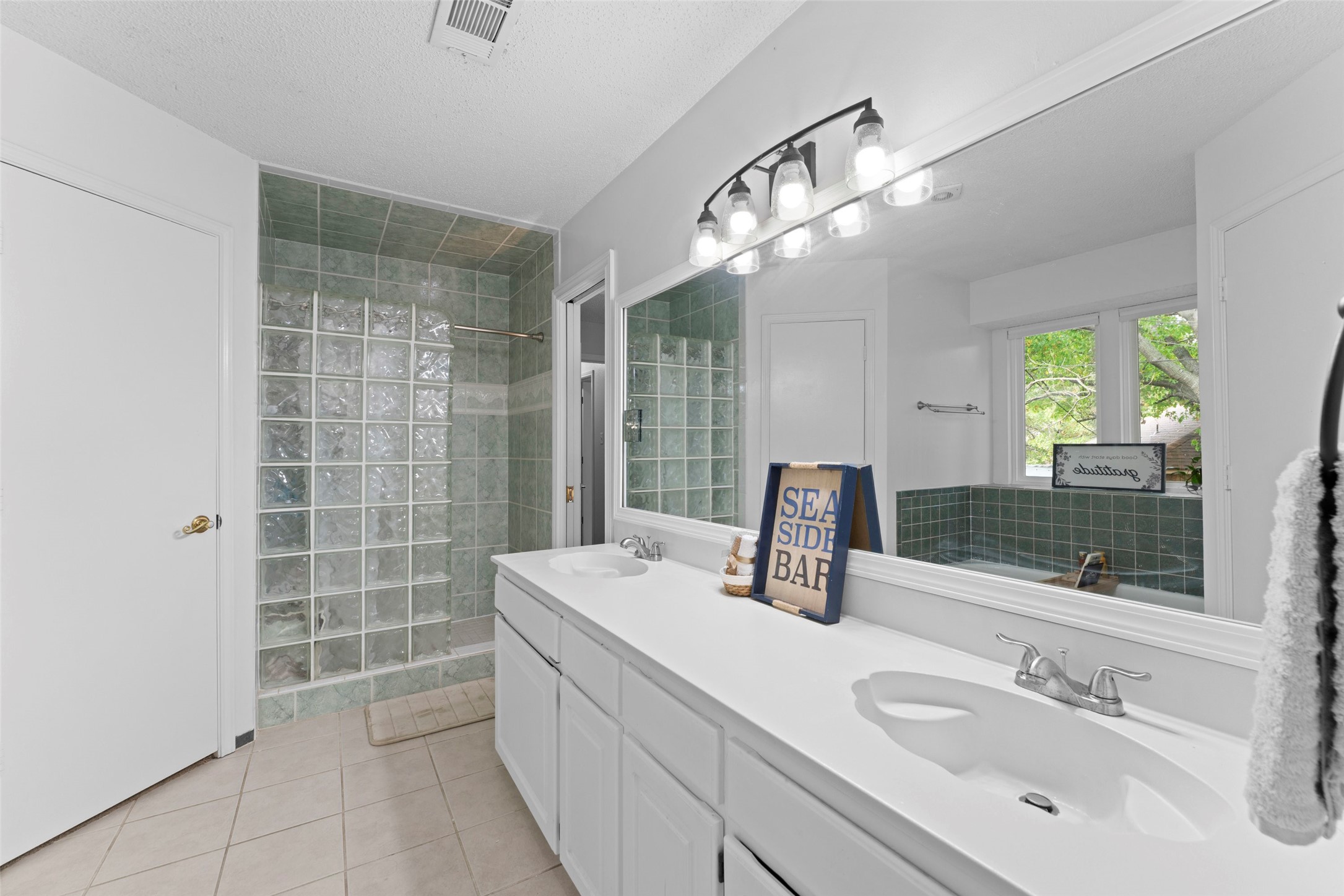 2705 Dover Gardens Drive Arlington TX 76017