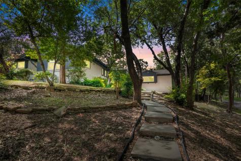 2850 Whitewood Drive Dallas TX 75233