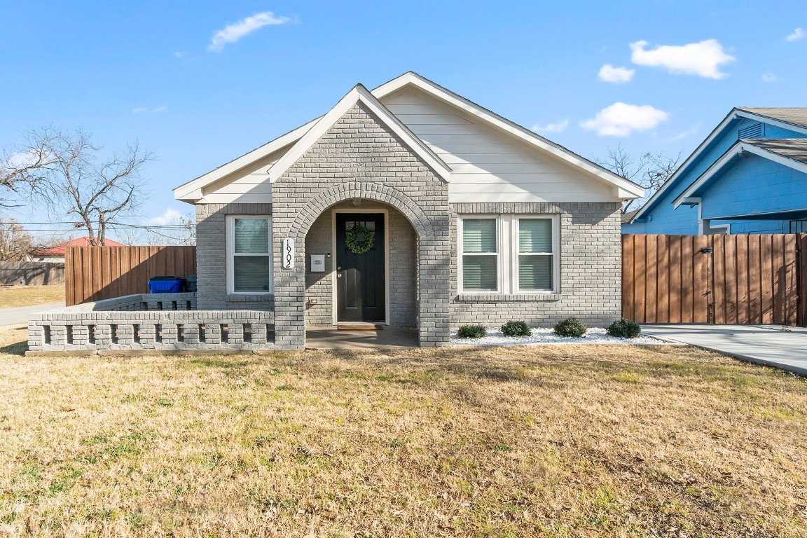 1902 Idaho Avenue Dallas TX 75216