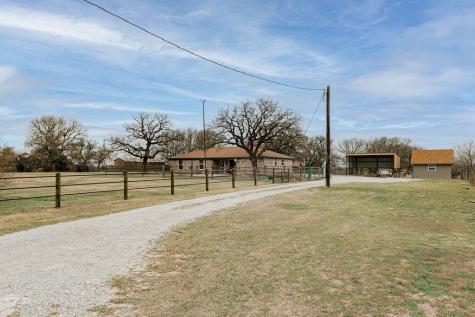 158 County Road 3351 Paradise TX 76073
