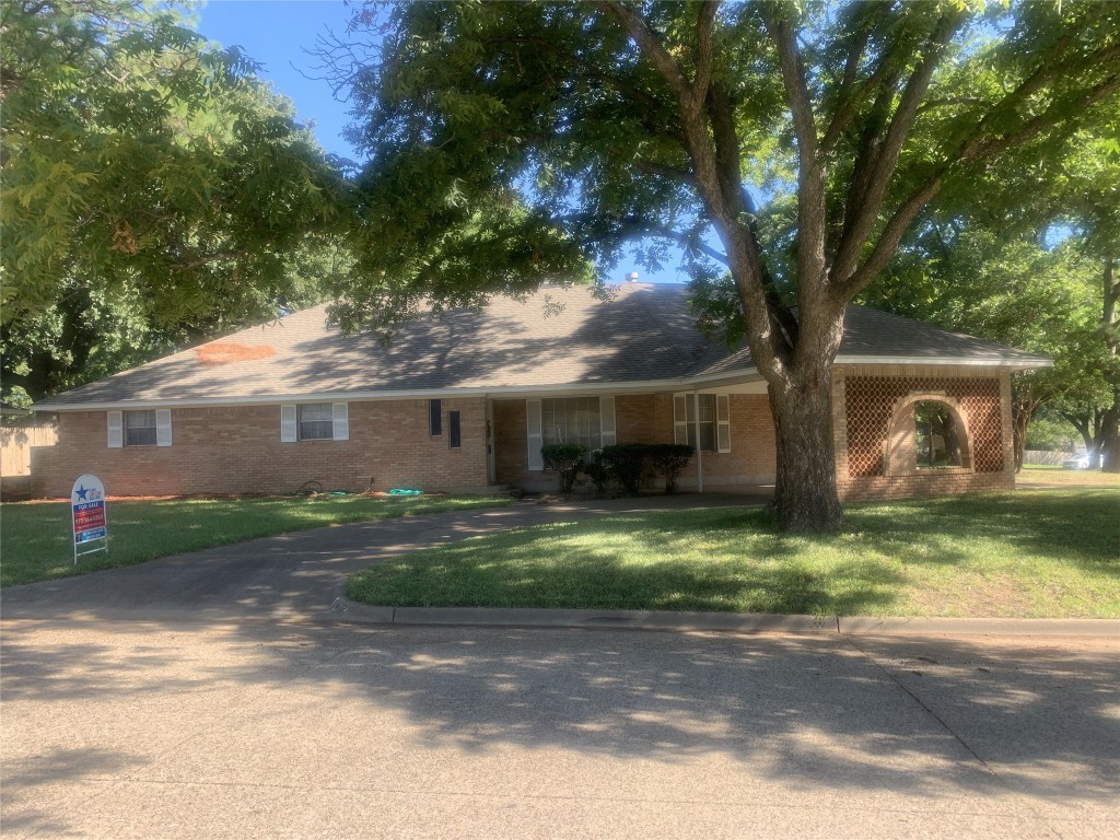 2402 Nottingham Place Grand Prairie TX 75050