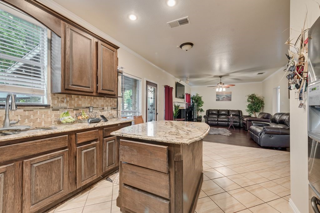 5715 Creekhollow Drive Arlington TX 76018