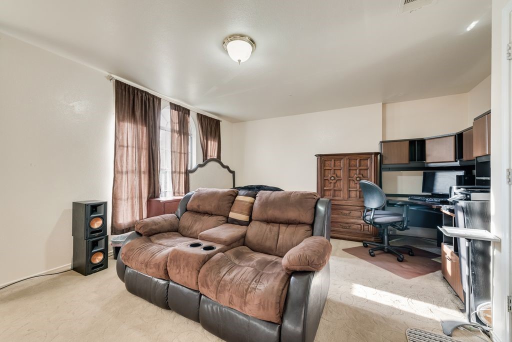 5715 Creekhollow Drive Arlington TX 76018