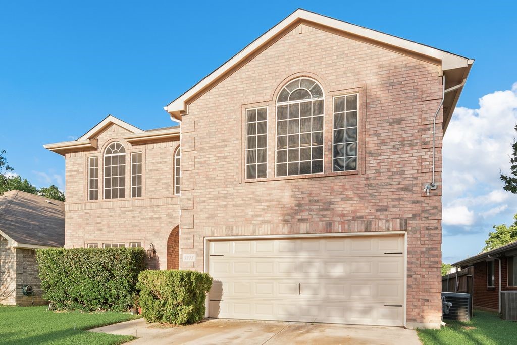 5715 Creekhollow Drive Arlington TX 76018