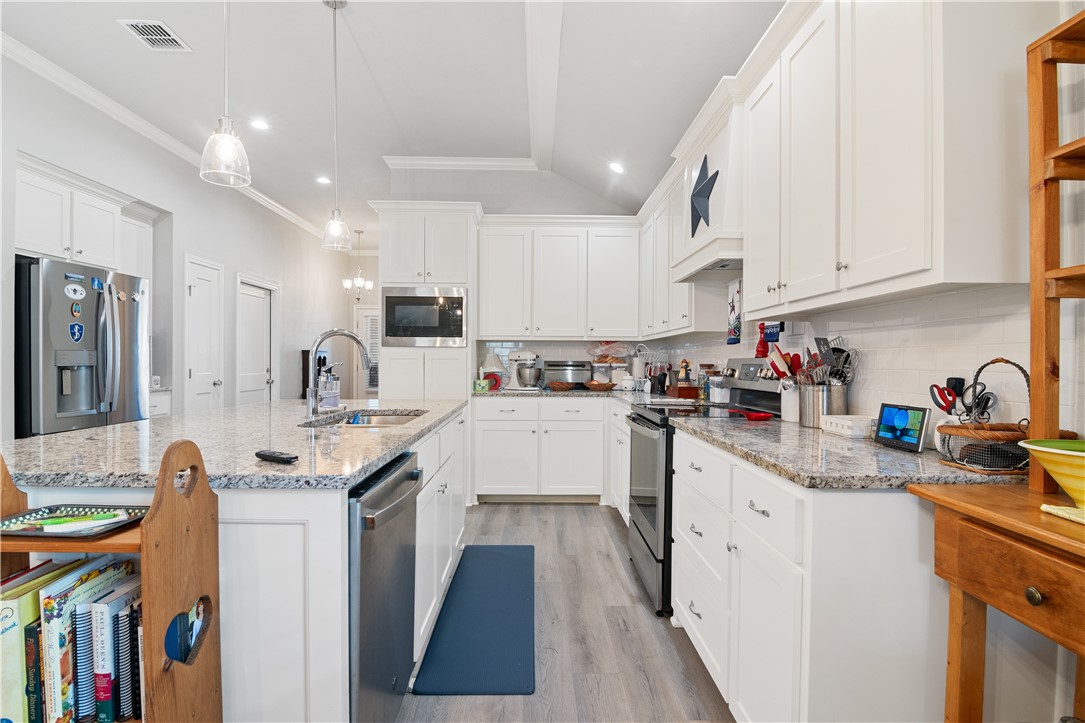 422 Travis Drive Mcgregor TX 76657