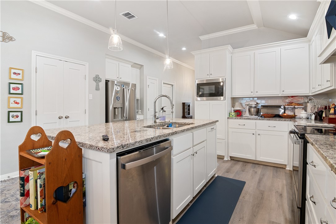 422 Travis Drive Mcgregor TX 76657