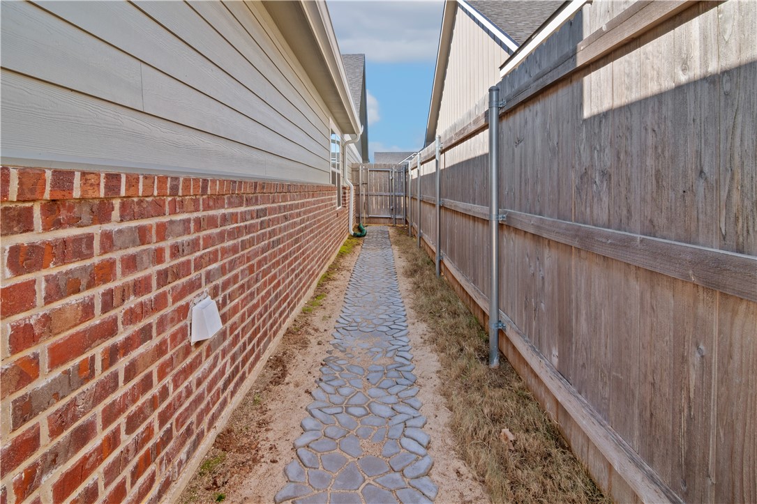 422 Travis Drive Mcgregor TX 76657