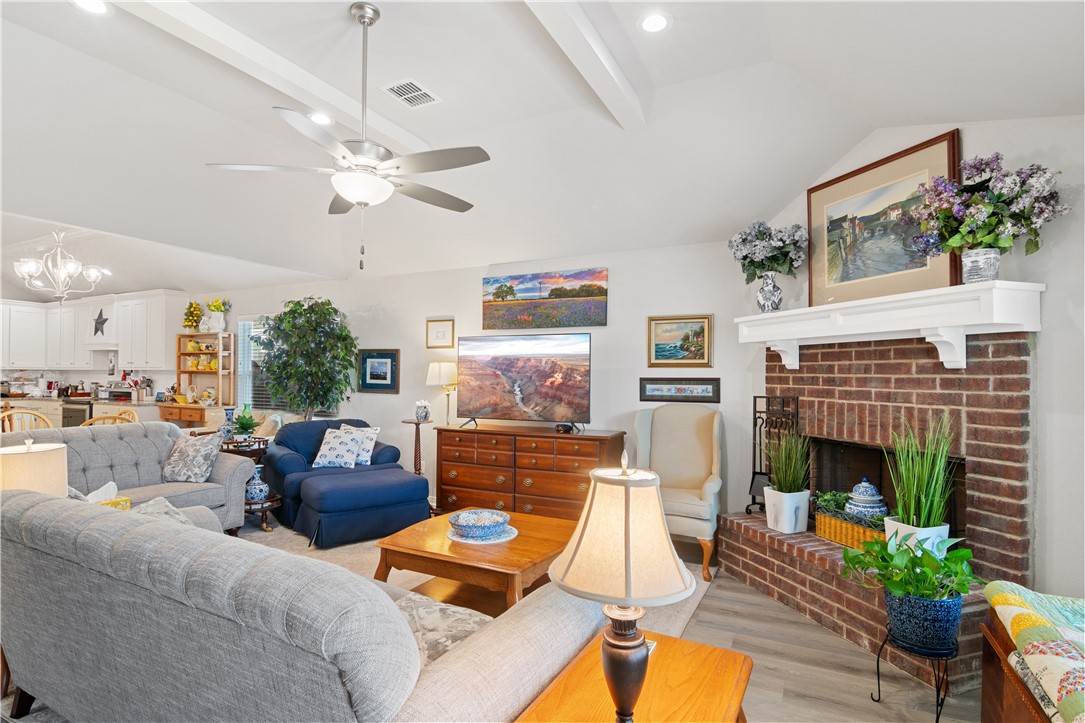 422 Travis Drive Mcgregor TX 76657