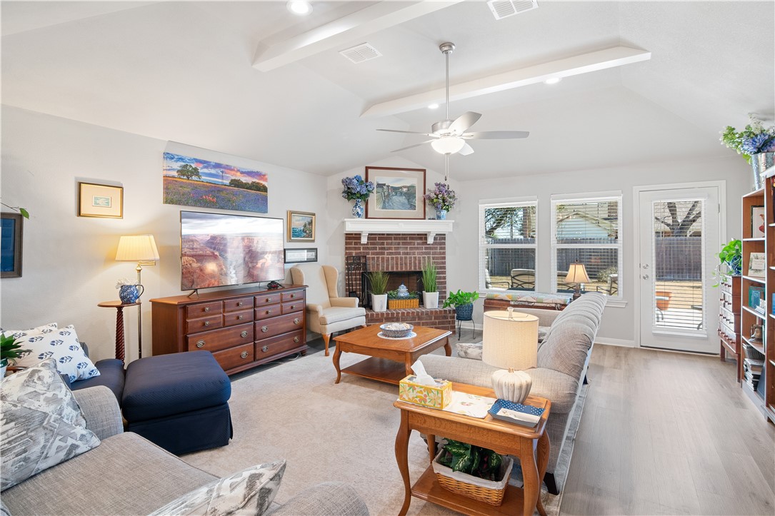 422 Travis Drive Mcgregor TX 76657
