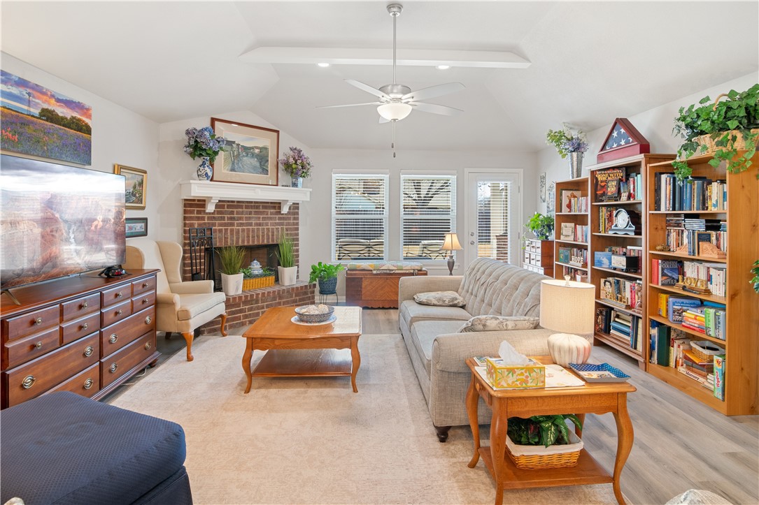 422 Travis Drive Mcgregor TX 76657