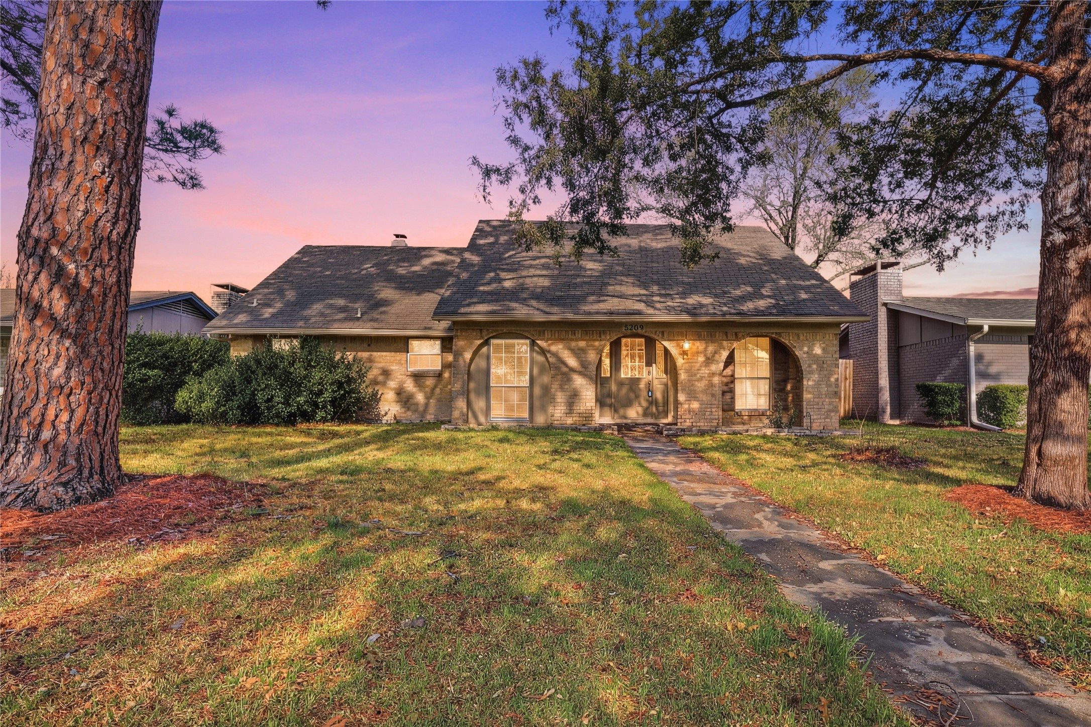 5209 Daytona Drive Garland TX 75043