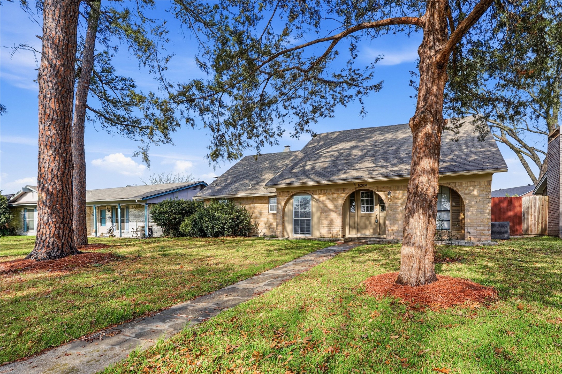 5209 Daytona Drive Garland TX 75043