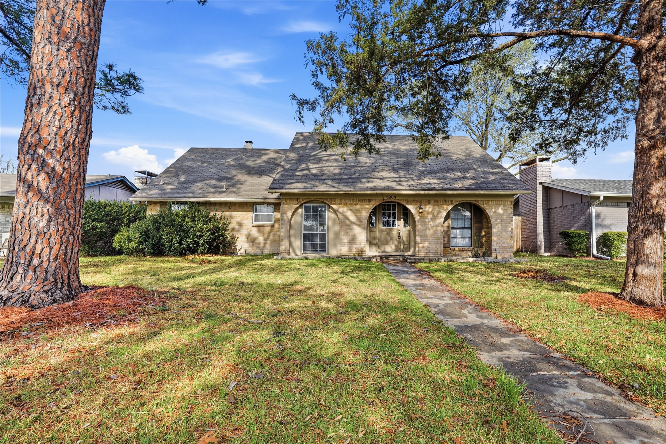5209 Daytona Drive Garland TX 75043