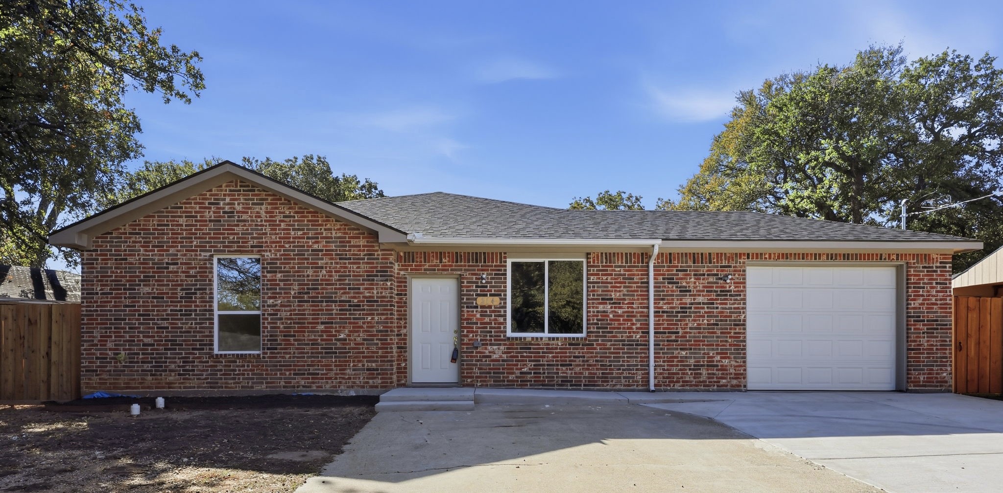 214 Pembrook Street Lake Dallas TX 75065
