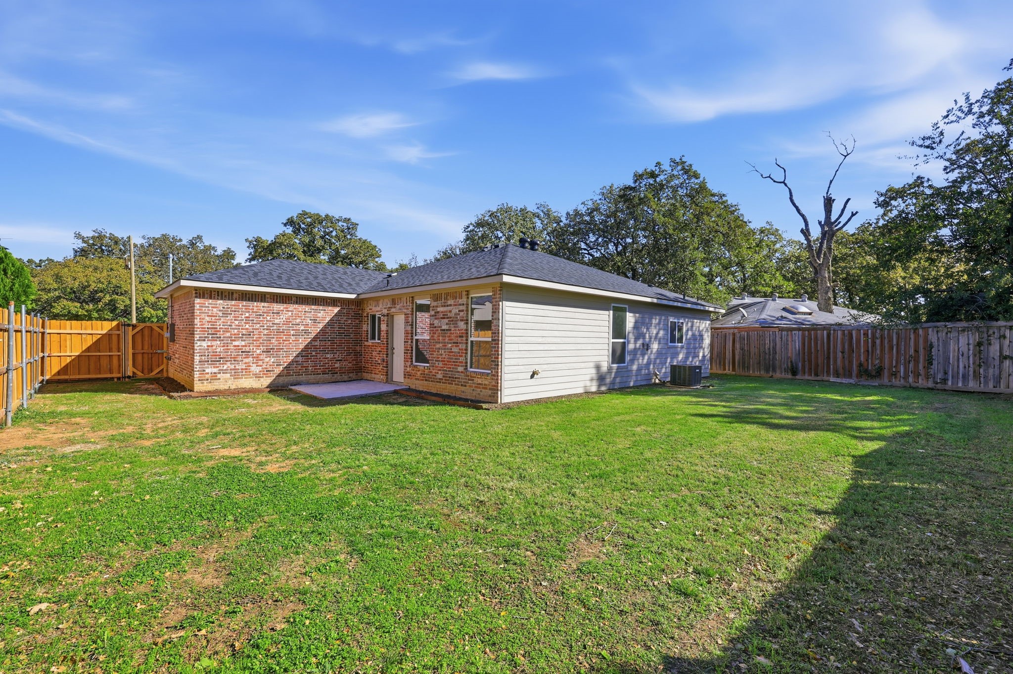 214 Pembrook Street Lake Dallas TX 75065