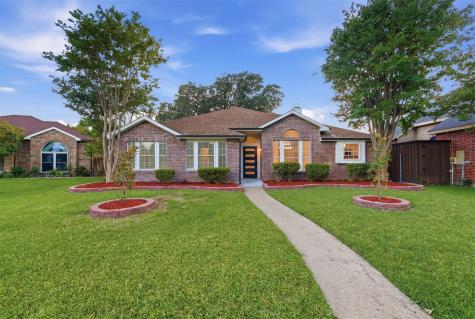 7034 Lo Chalmers Lane Garland TX 75043