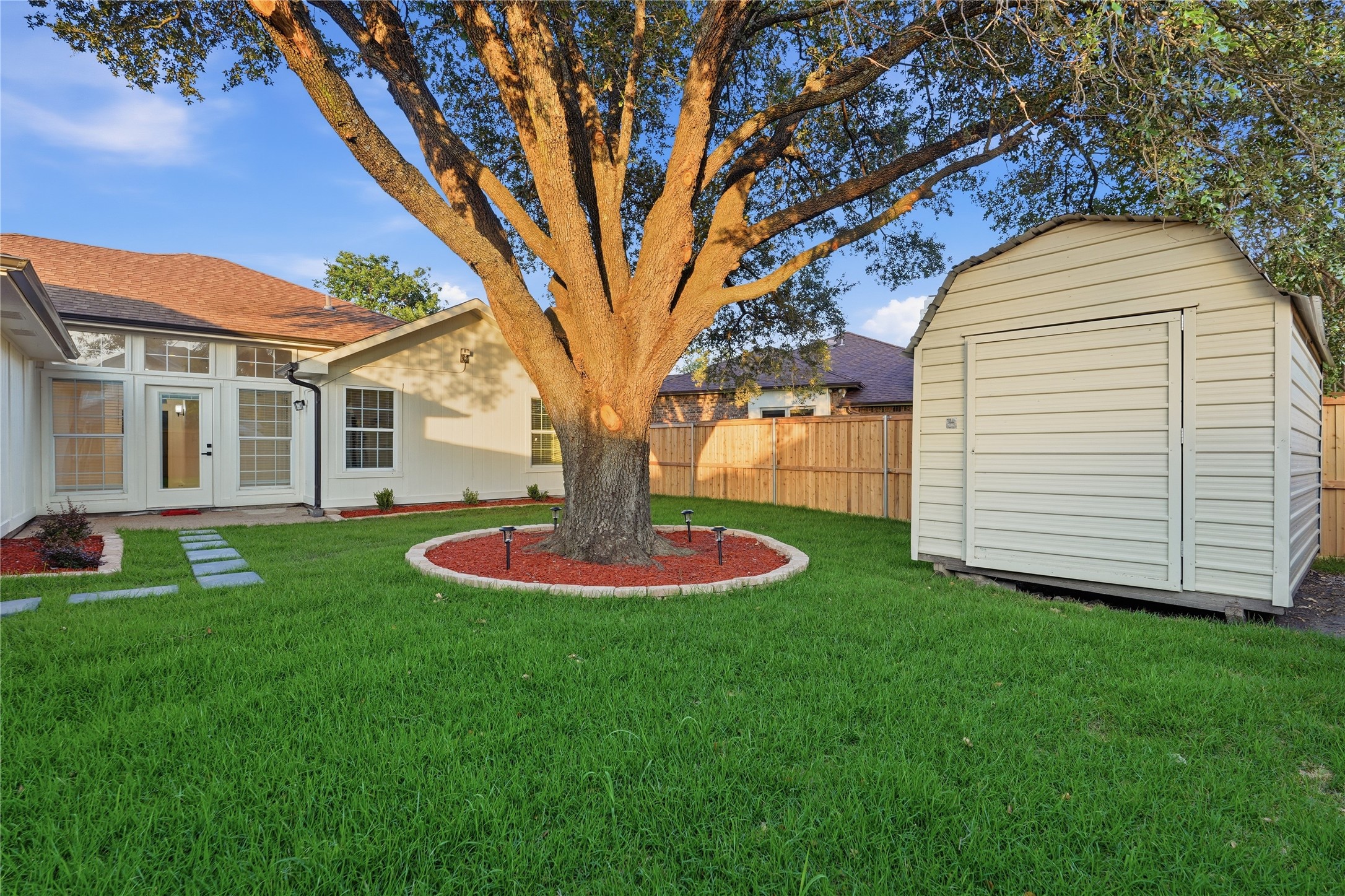7034 Lo Chalmers Lane Garland TX 75043