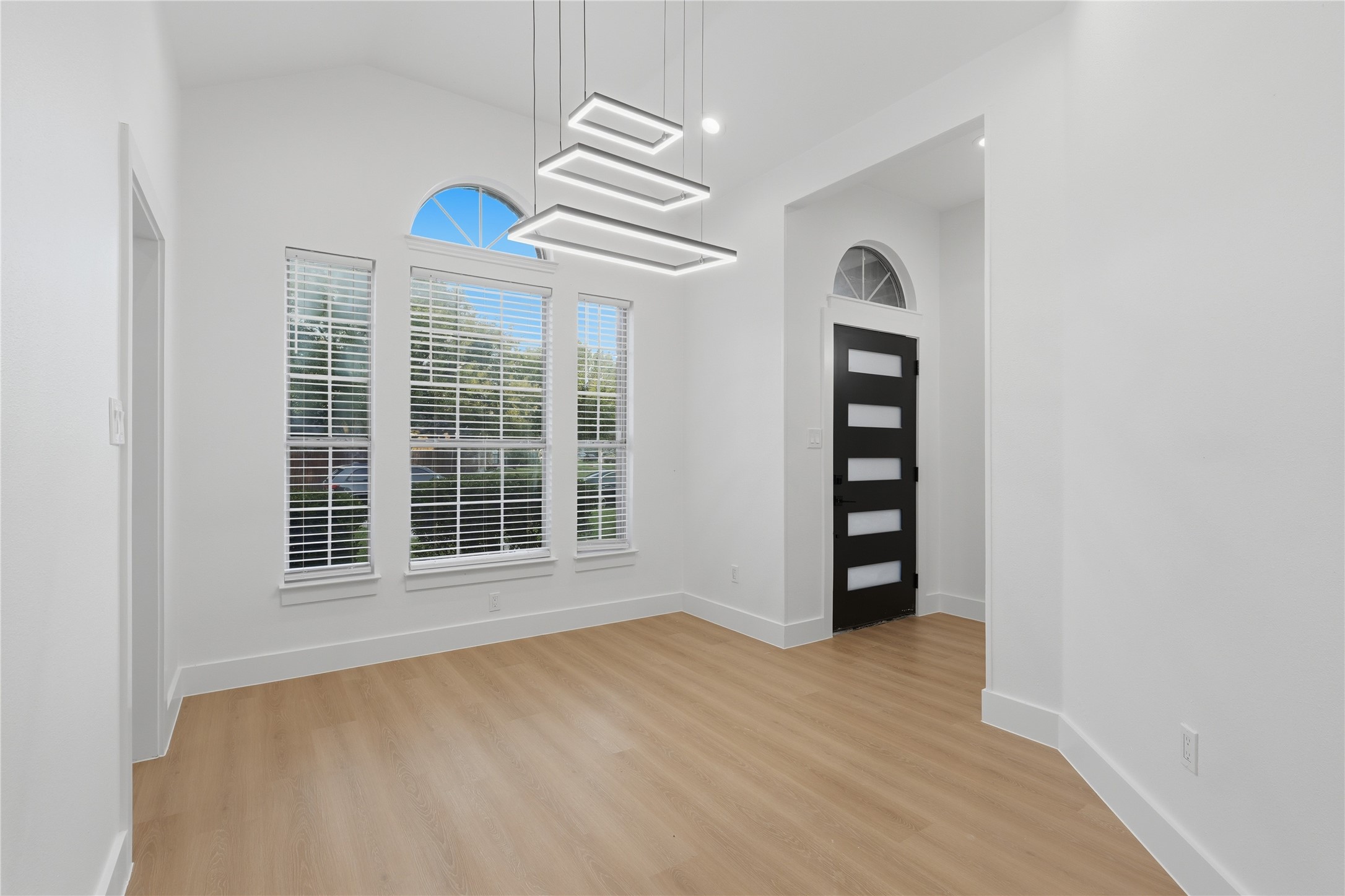 7034 Lo Chalmers Lane Garland TX 75043