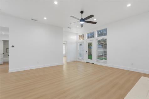7034 Lo Chalmers Lane Garland TX 75043