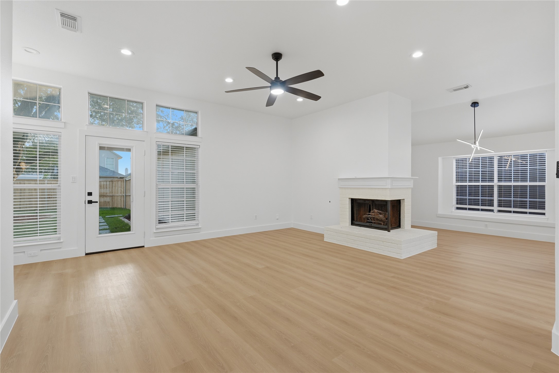 7034 Lo Chalmers Lane Garland TX 75043