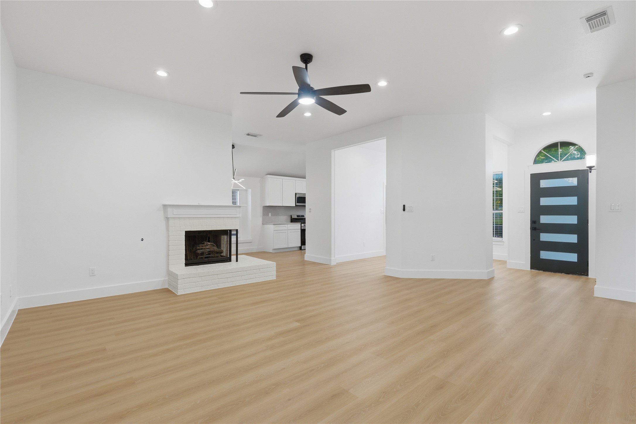 7034 Lo Chalmers Lane Garland TX 75043