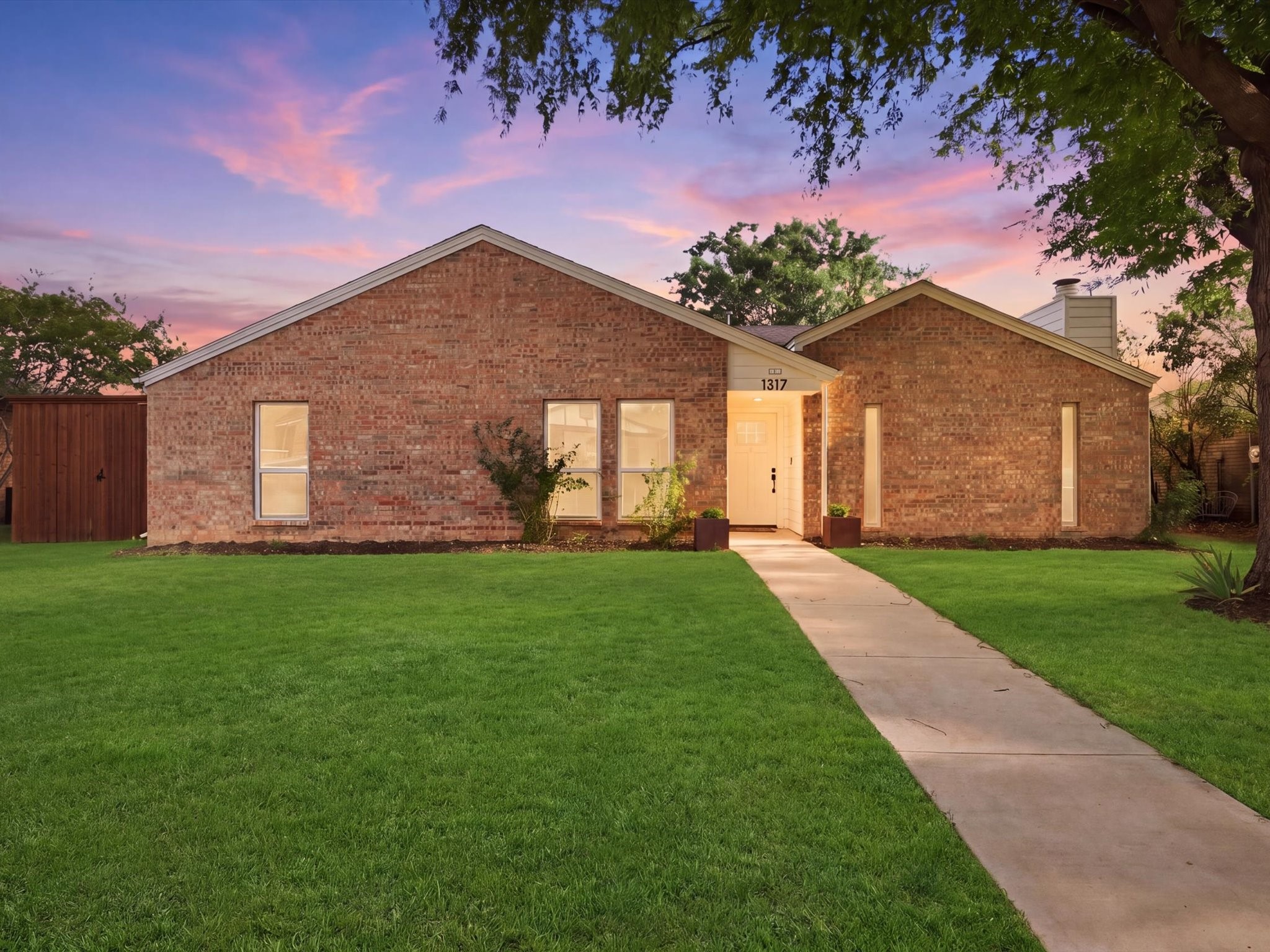 1317 Lark Lane Lewisville TX 75077