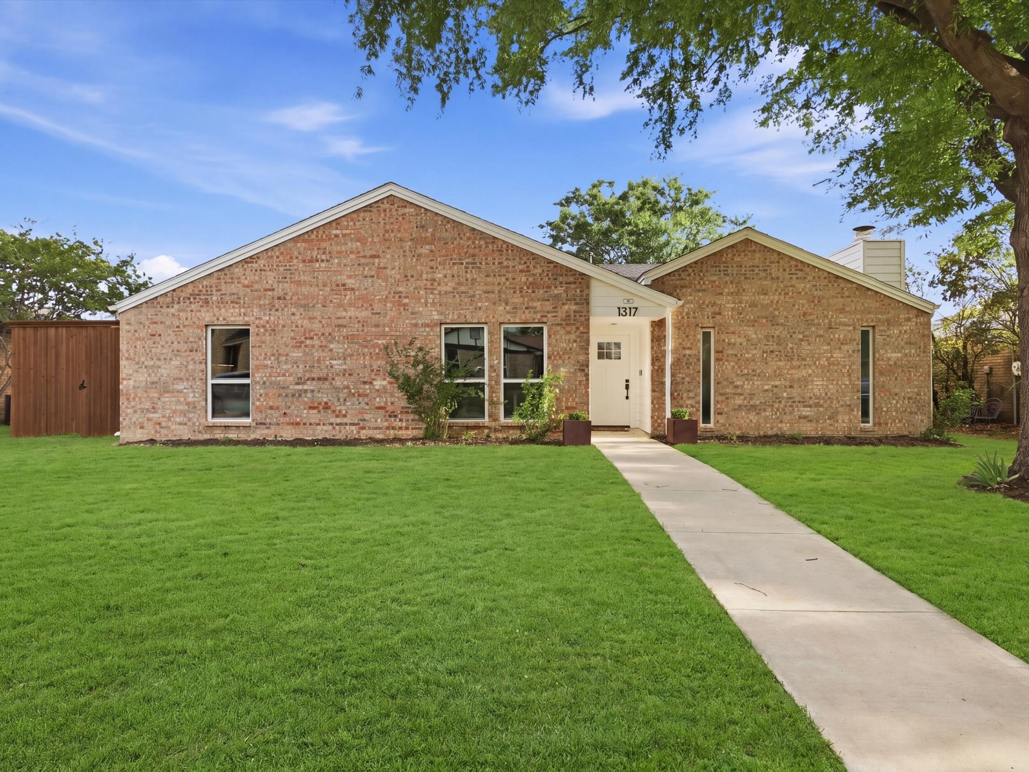 1317 Lark Lane Lewisville TX 75077