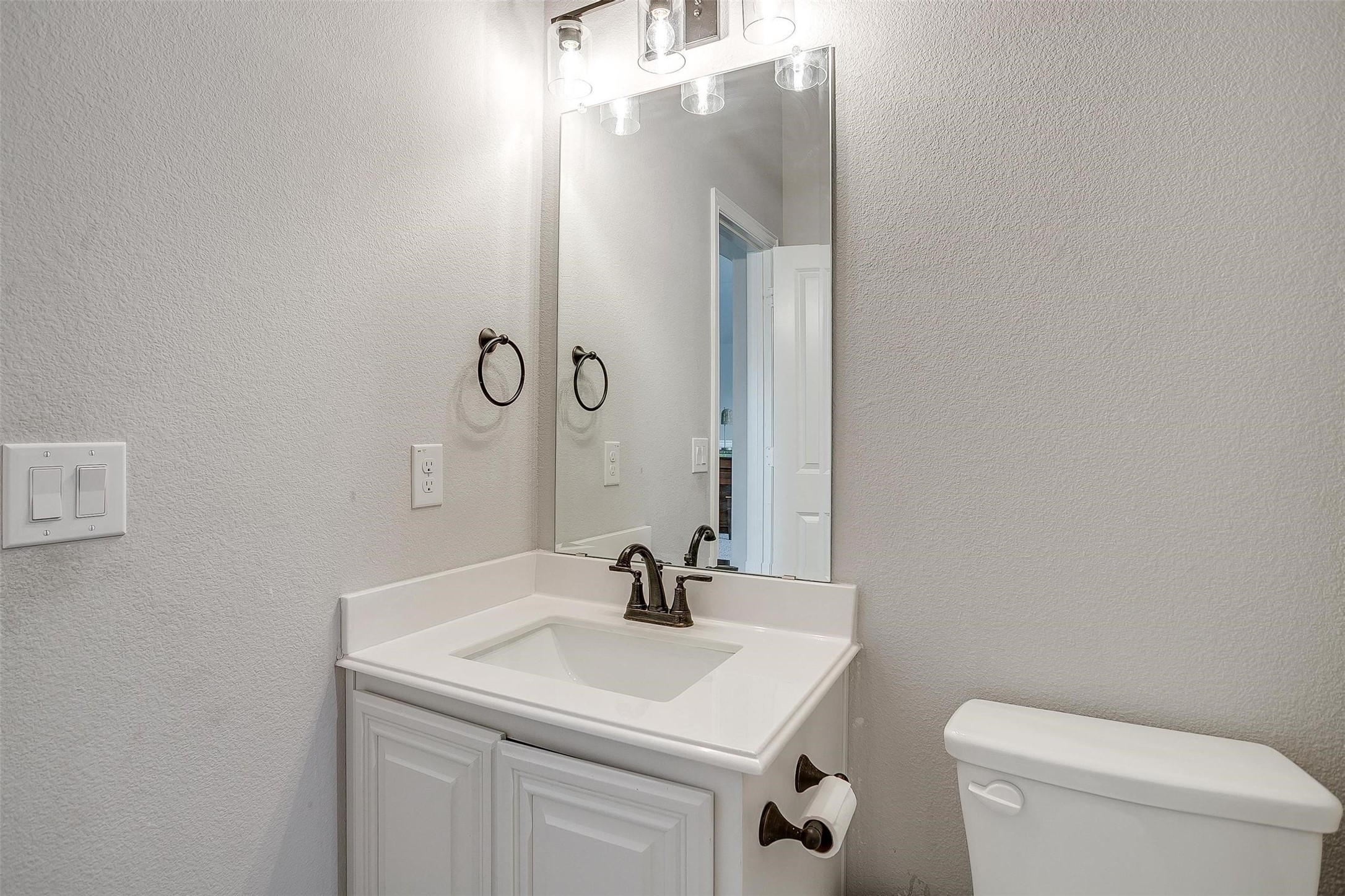 2005 Flora Lane Desoto TX 75115
