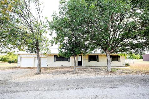 171 Reaves Road Bowie TX 76230