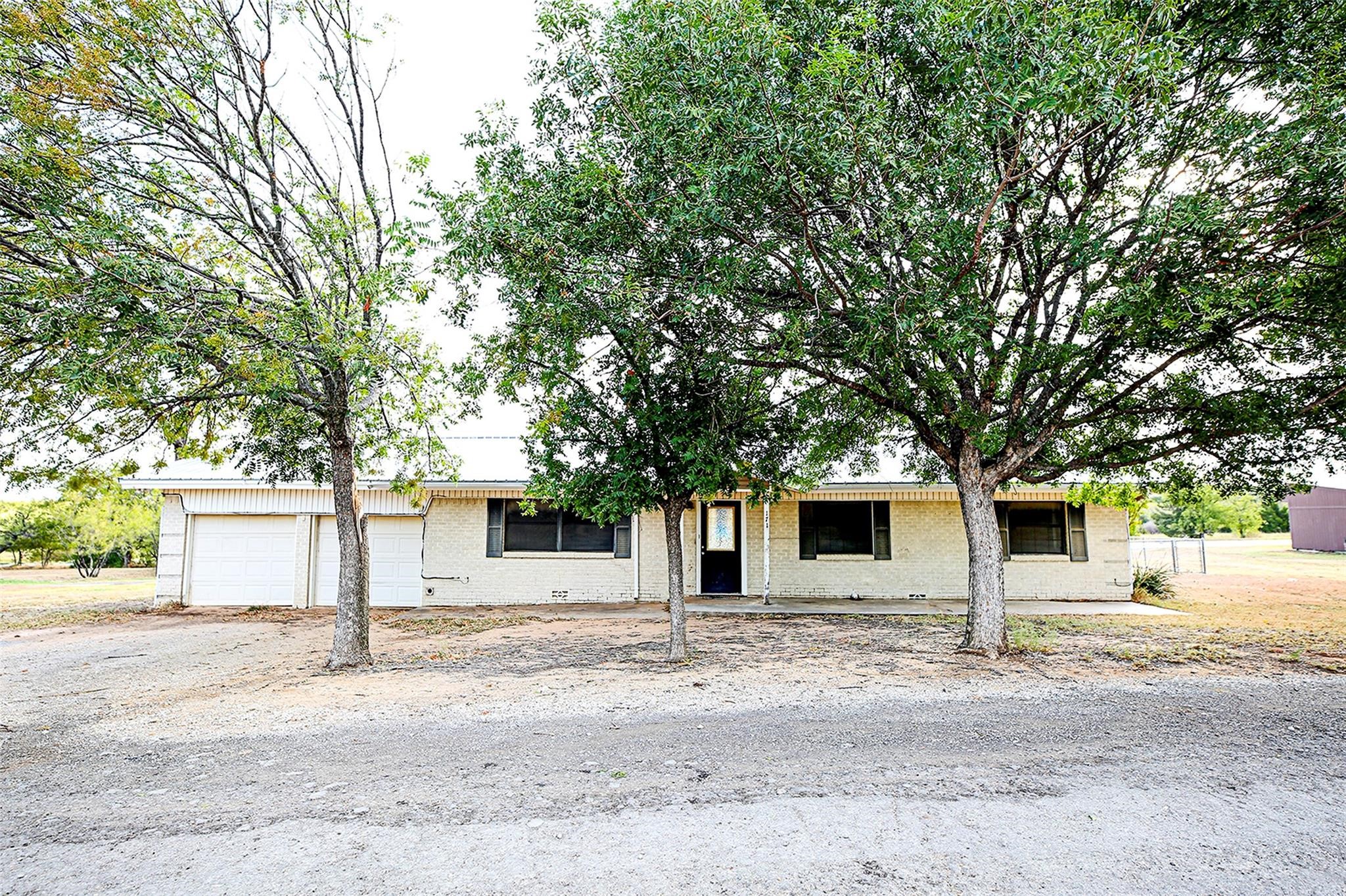 171 Reaves Road Bowie TX 76230