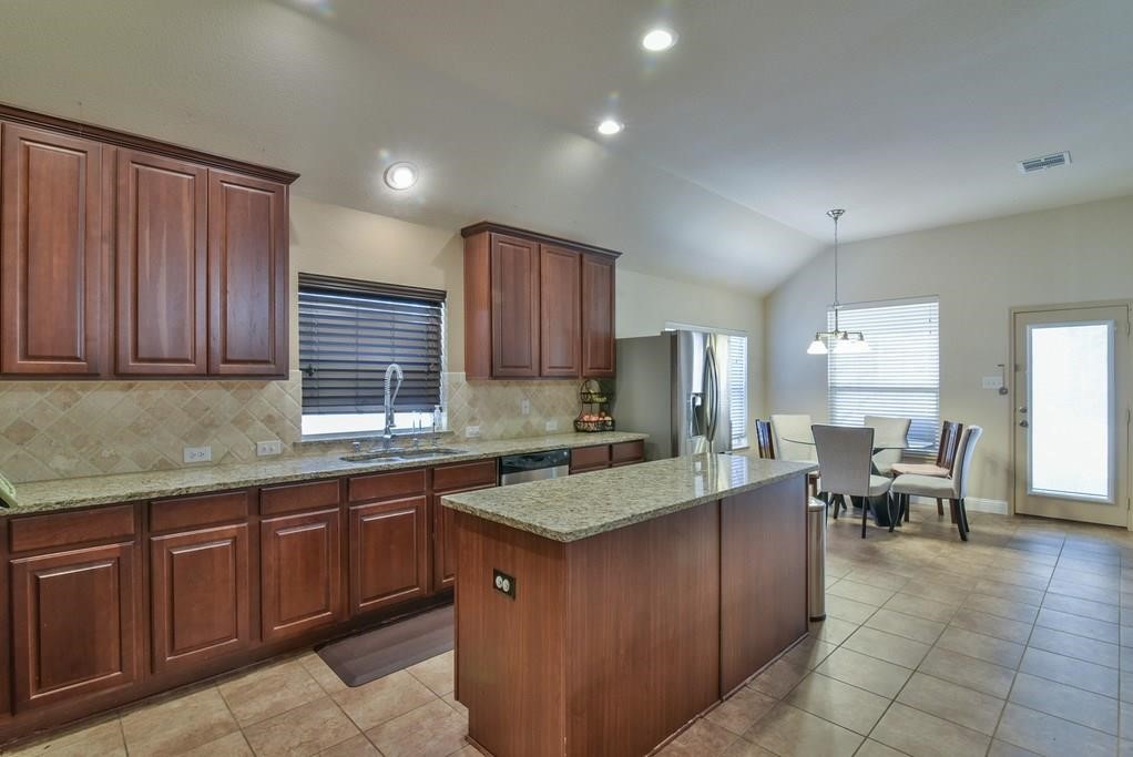 2705 Fox Creek Trail Arlington TX 76017