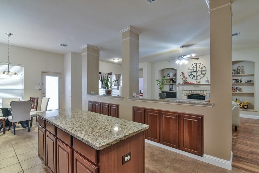 2705 Fox Creek Trail Arlington TX 76017