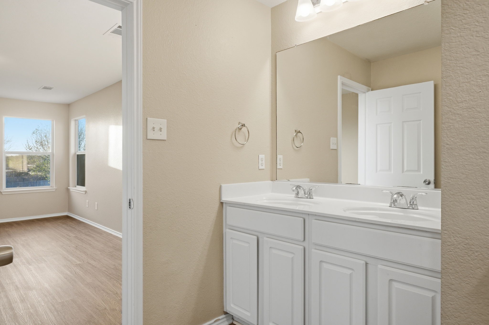 111 Maned Drive Sanger TX 76266