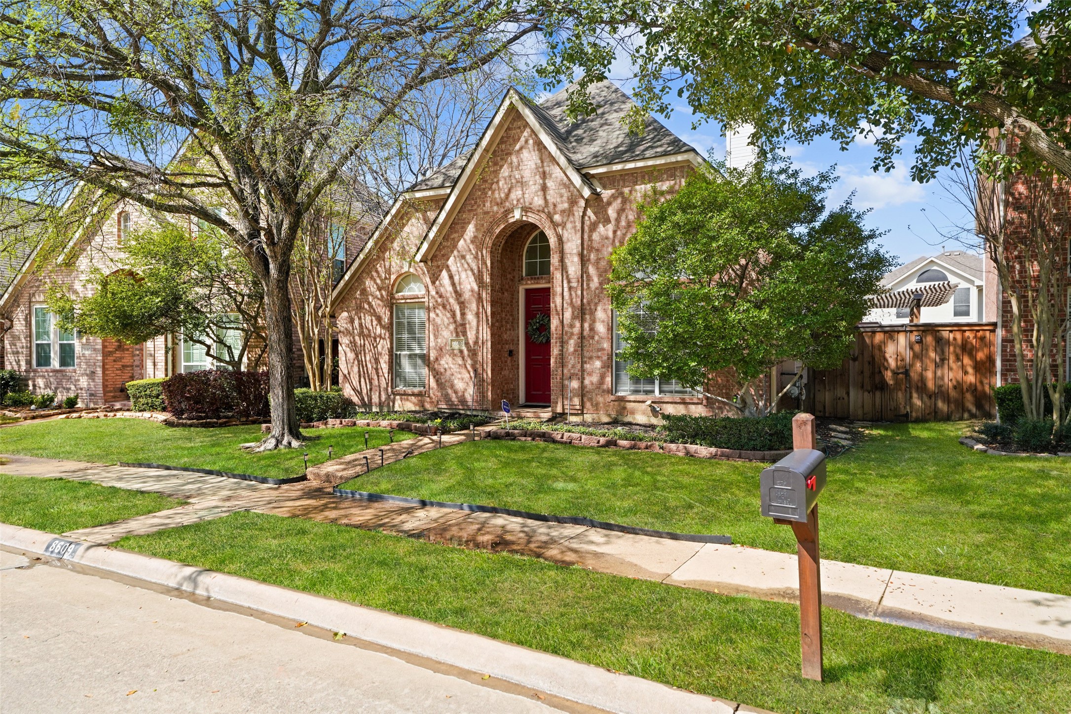 8609 Old Oak Drive Irving TX 75063