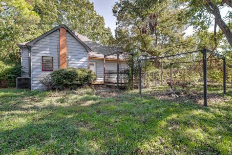 735 N Robinson Street Cleburne TX 76031
