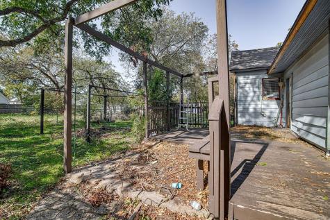 735 N Robinson Street Cleburne TX 76031