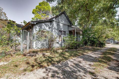 735 N Robinson Street Cleburne TX 76031