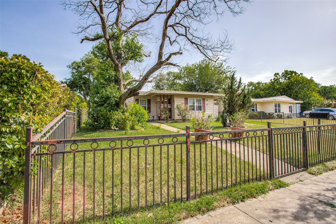 2630 Mountain Lake Road Dallas TX 75233