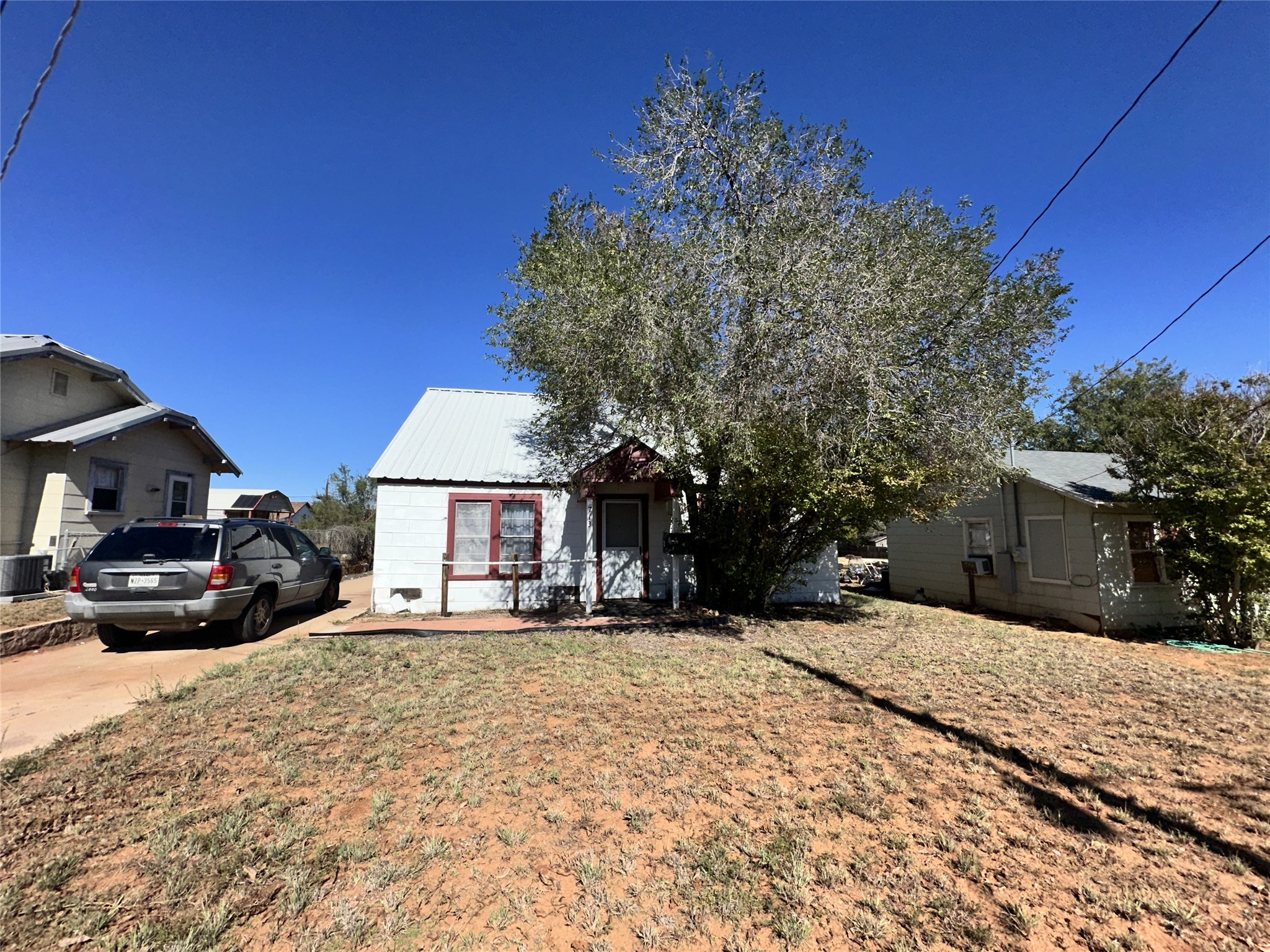 713 E Oklahoma Avenue Sweetwater TX 79556