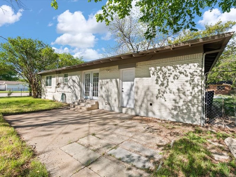 5200 Mcquade Street Haltom City TX 76117