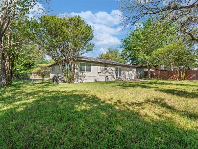 5200 Mcquade Street Haltom City TX 76117
