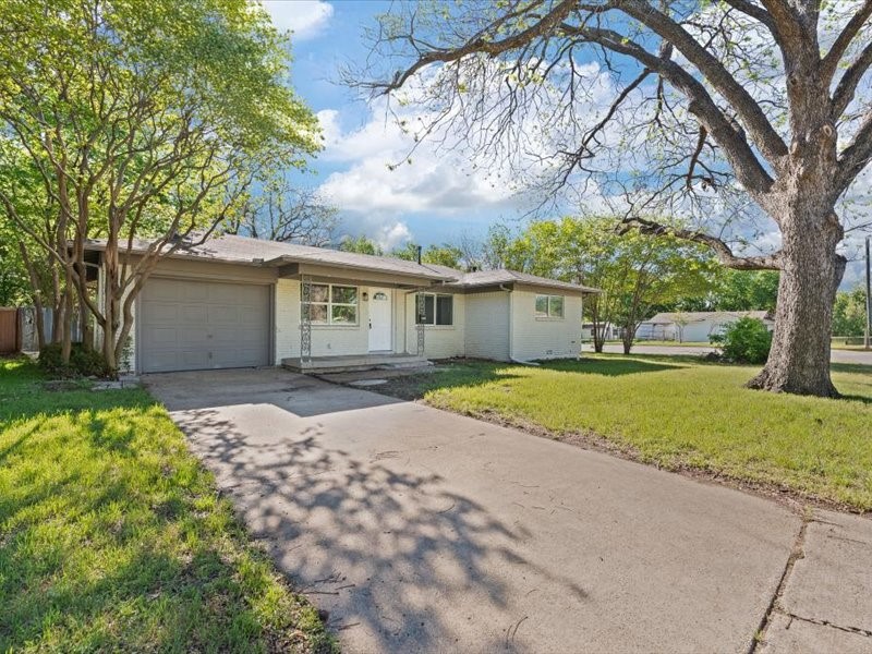 5200 Mcquade Street Haltom City TX 76117