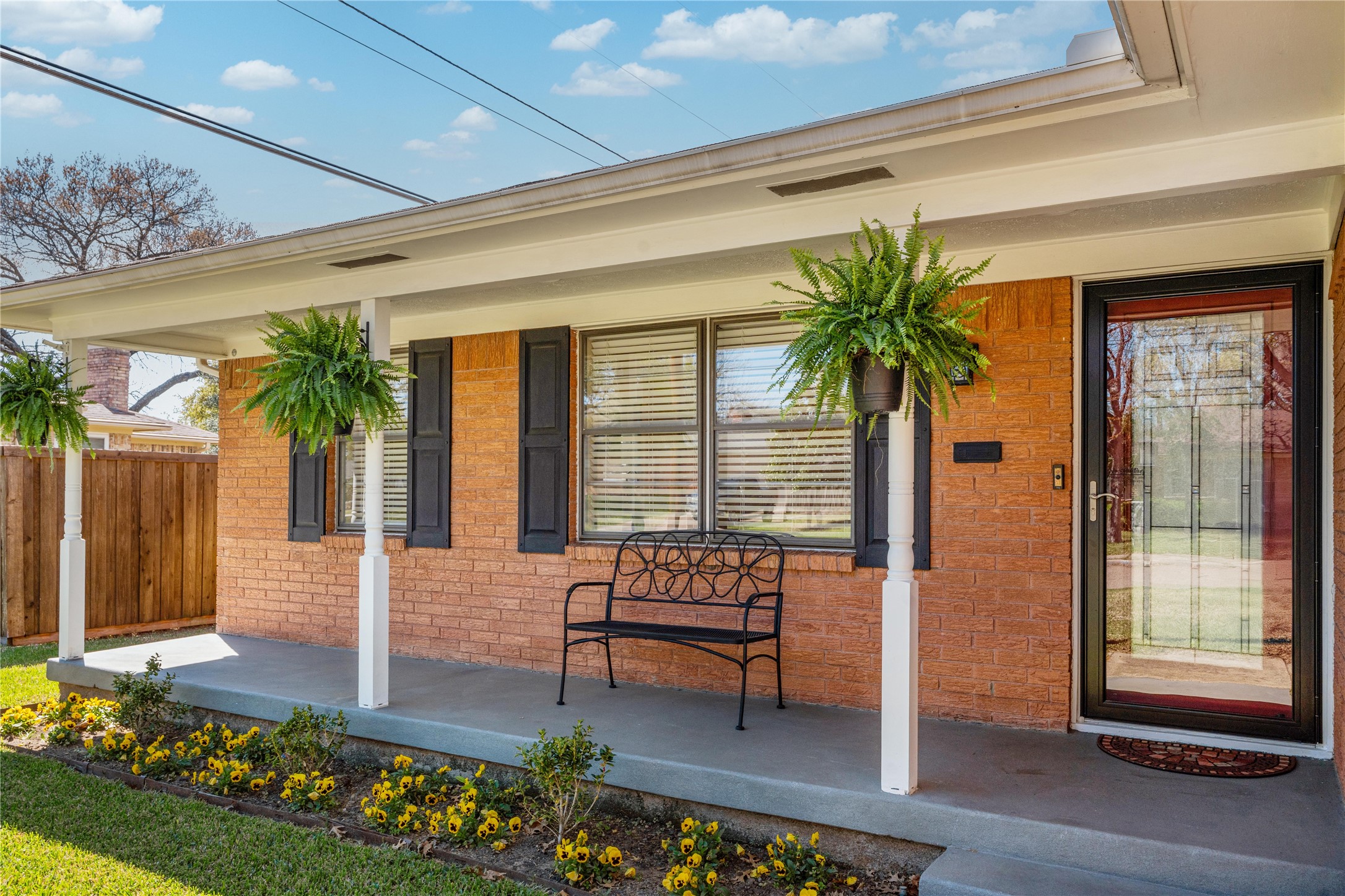 5811 Clendenin Avenue Dallas TX 75228