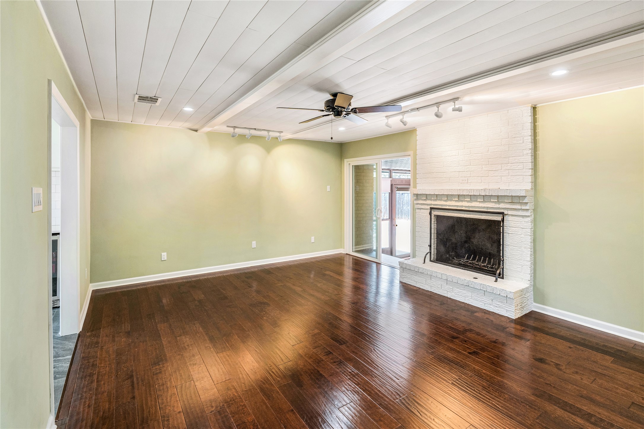 5811 Clendenin Avenue Dallas TX 75228