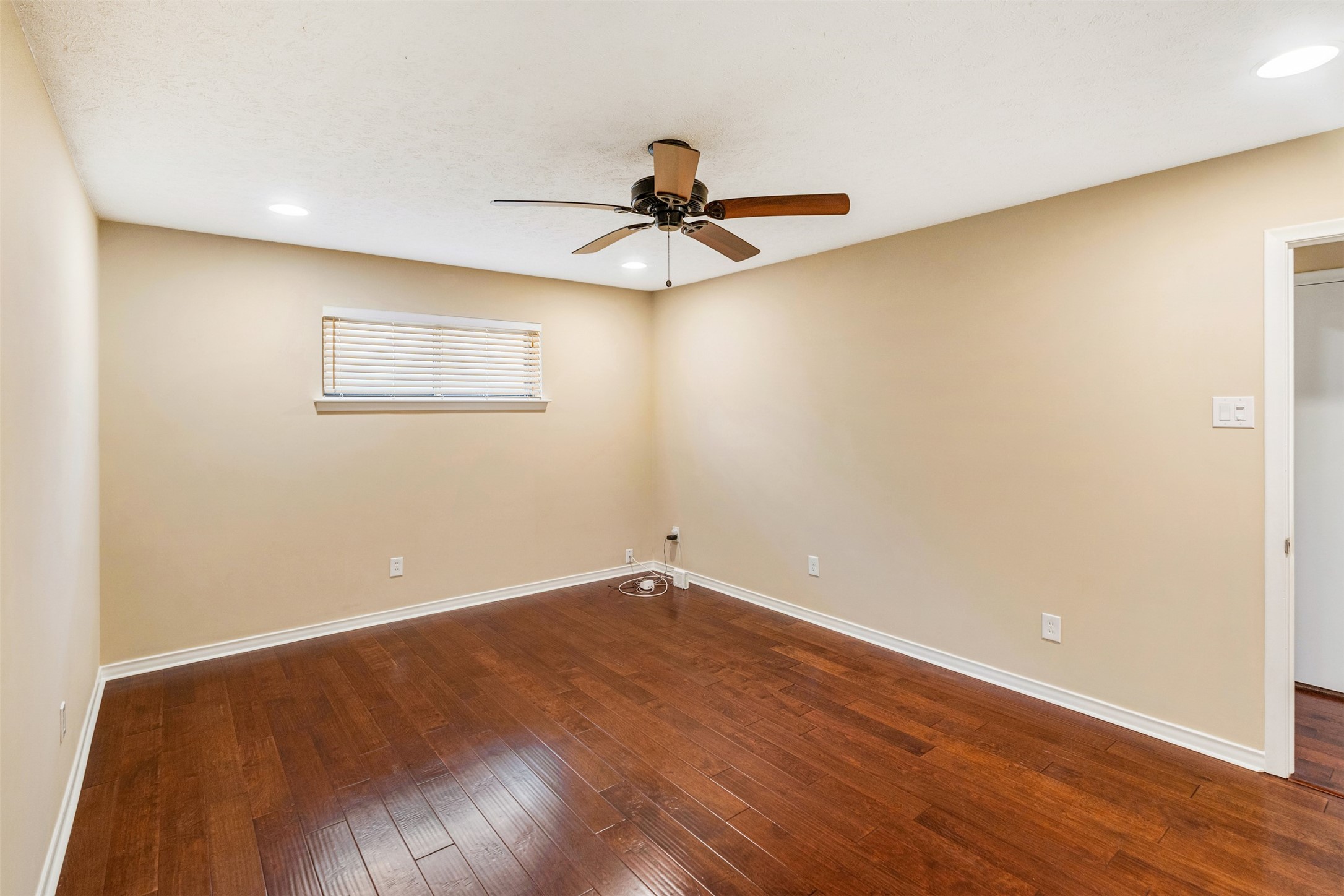 5811 Clendenin Avenue Dallas TX 75228
