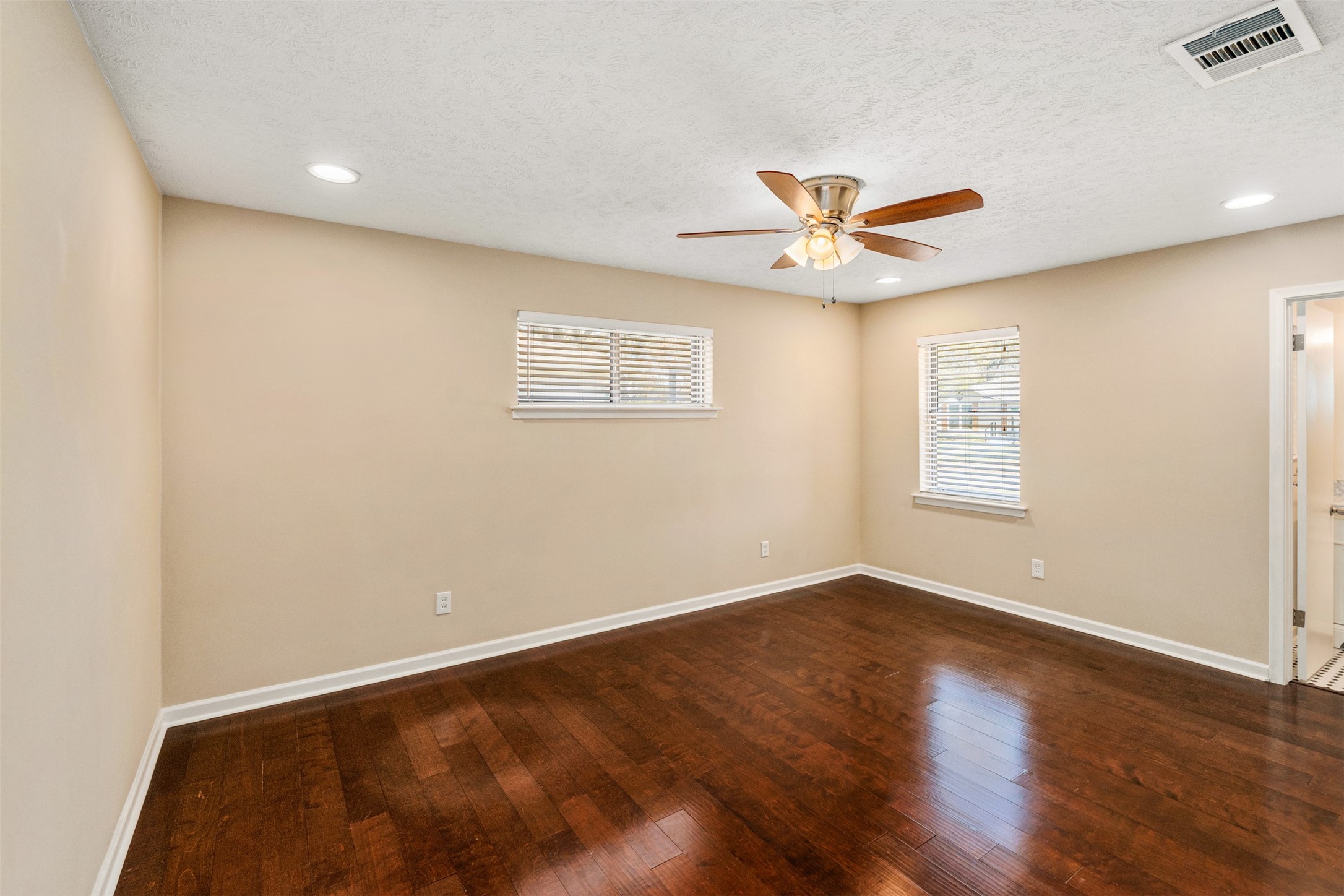 5811 Clendenin Avenue Dallas TX 75228