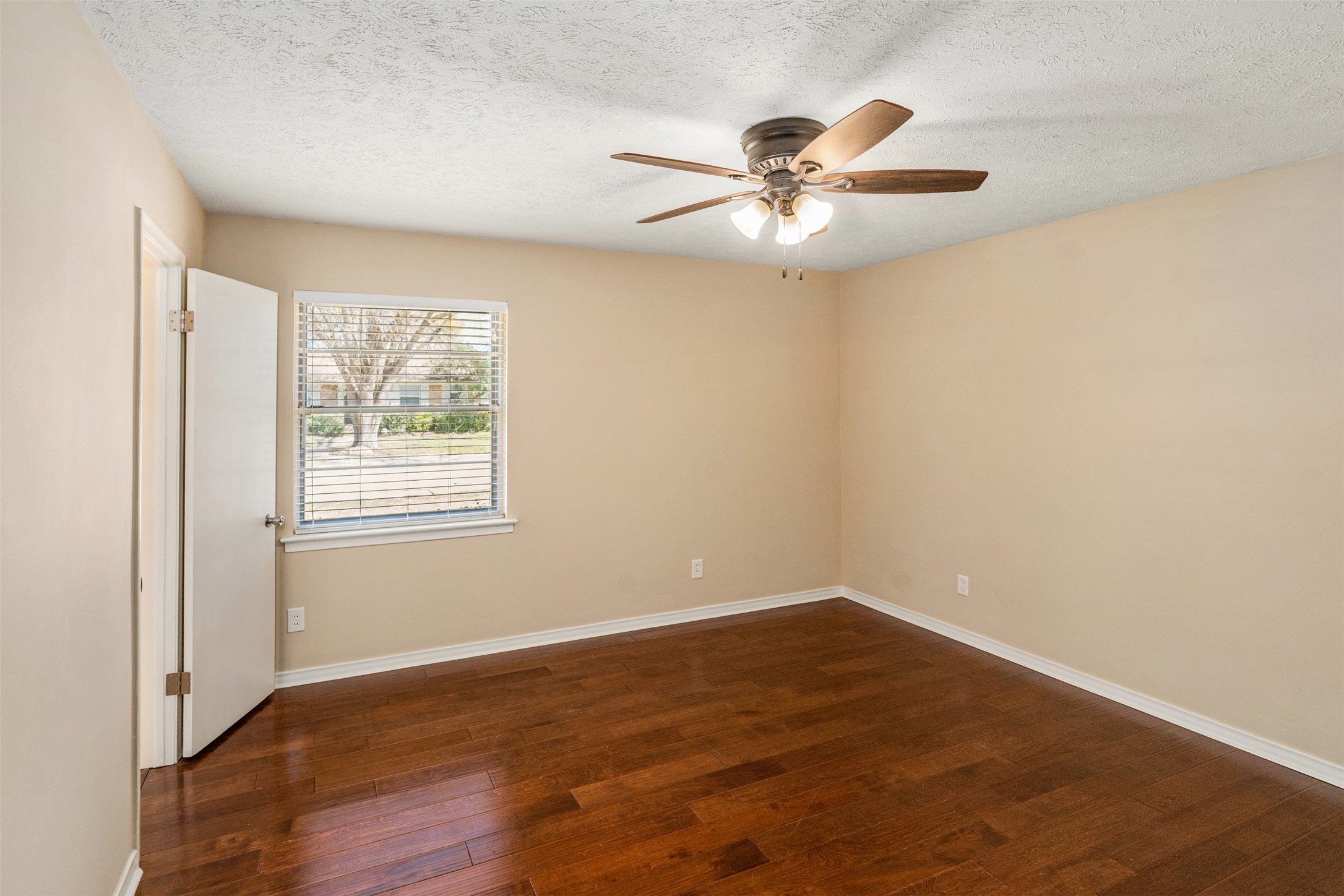 5811 Clendenin Avenue Dallas TX 75228