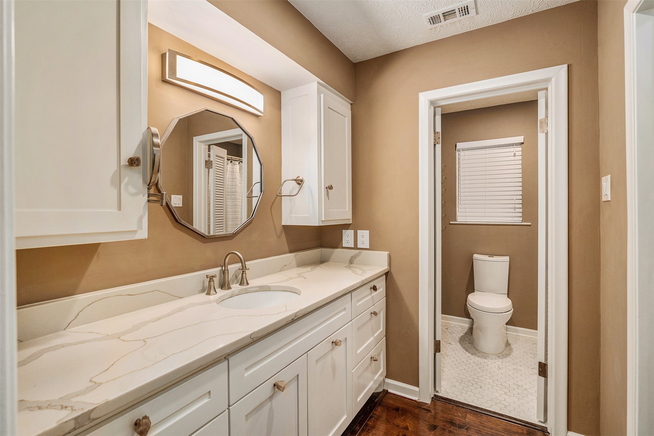 5811 Clendenin Avenue Dallas TX 75228