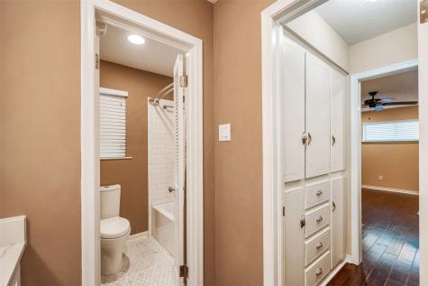 5811 Clendenin Avenue Dallas TX 75228